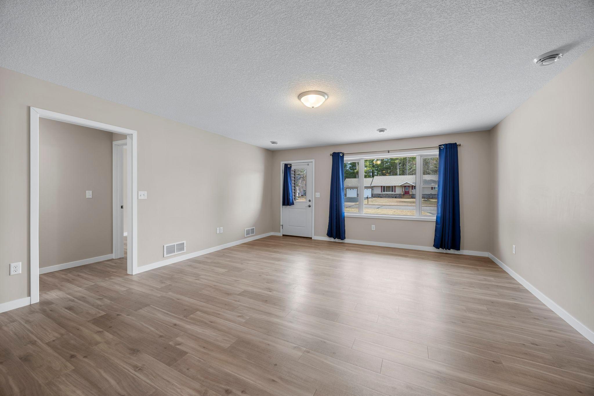 25-web-or-mls-409 N Russell St-95.jpg