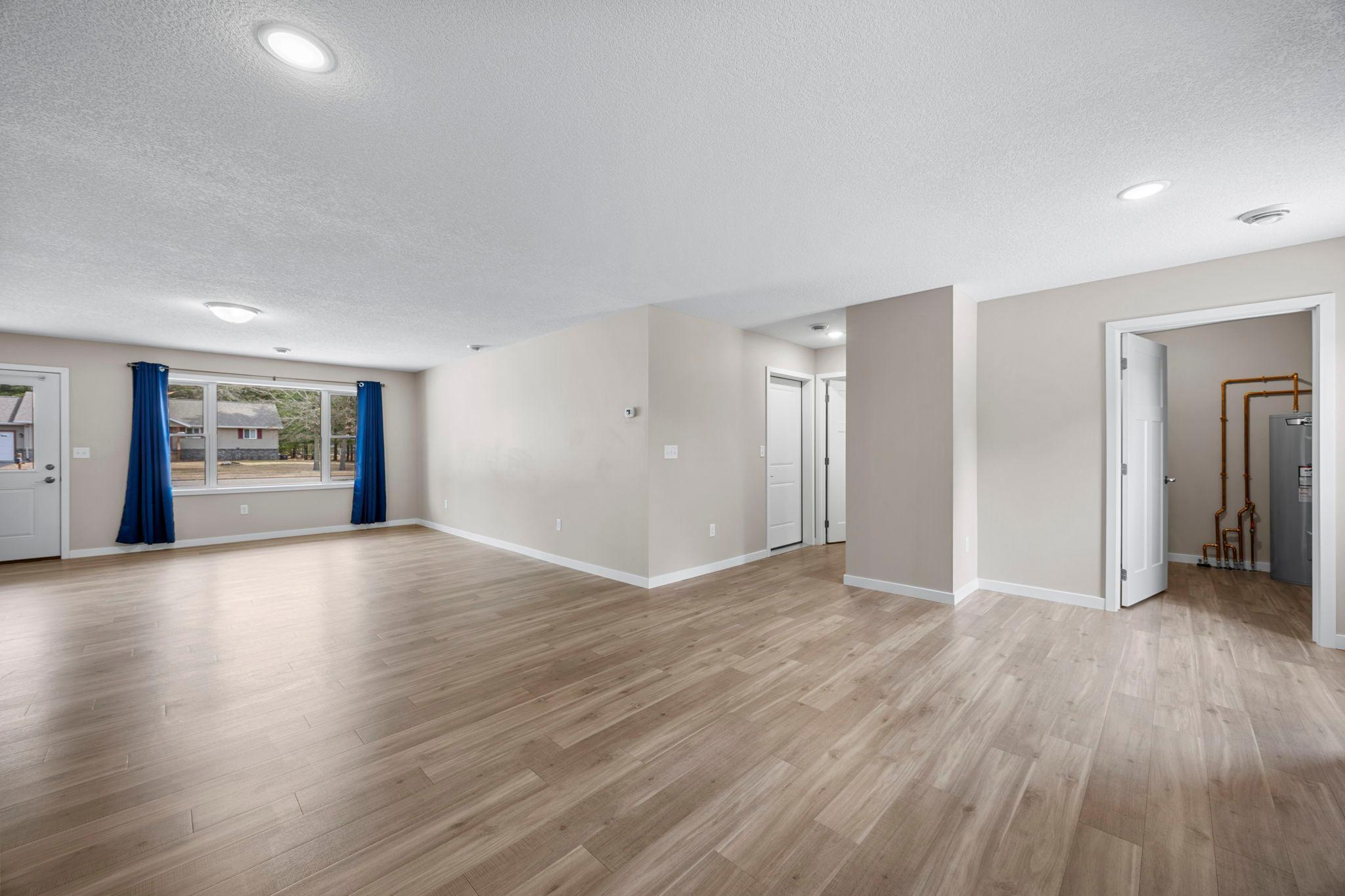 31-web-or-mls-409 N Russell St-125.jpg