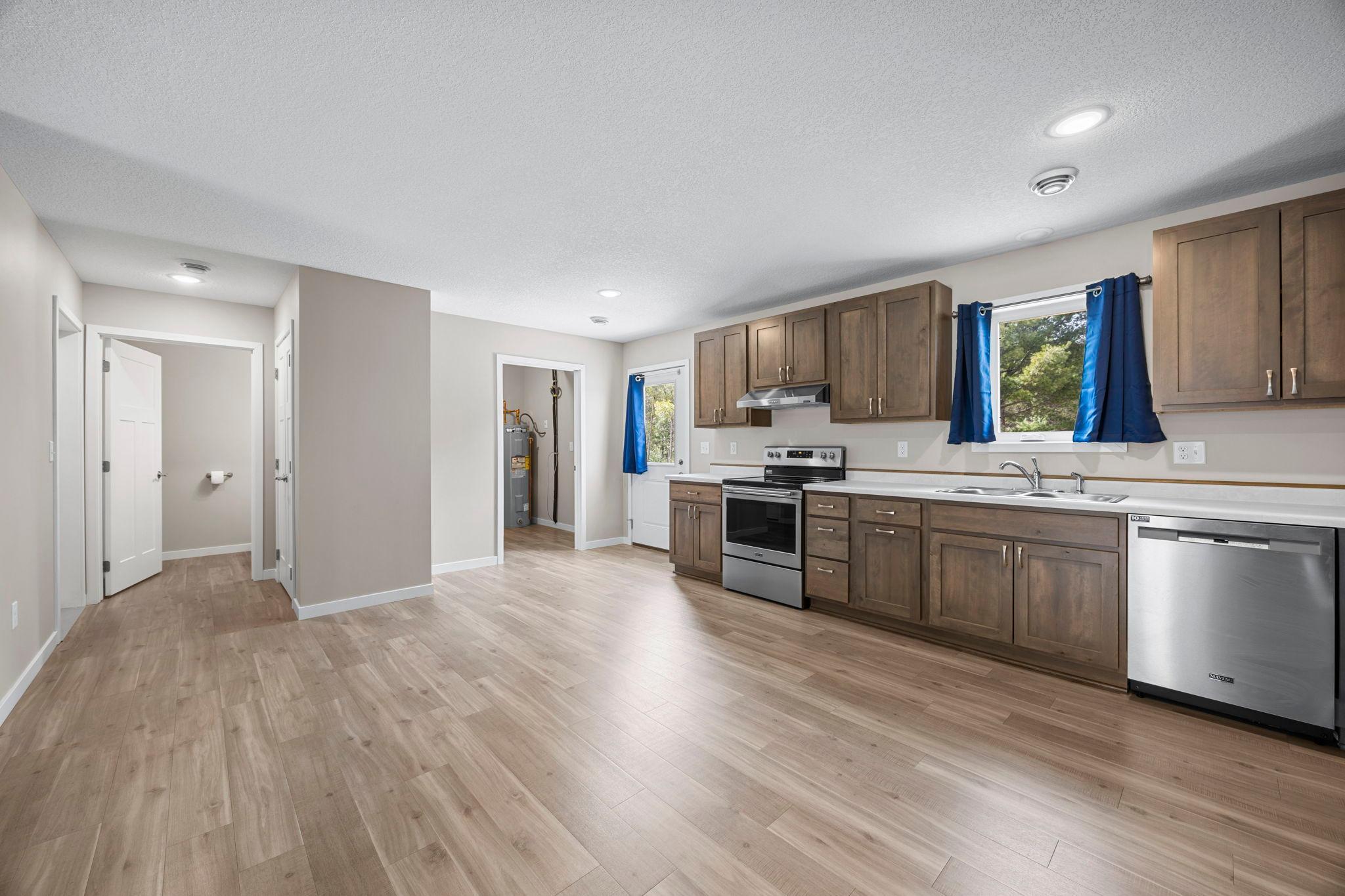 32-web-or-mls-409 N Russell St-130.jpg