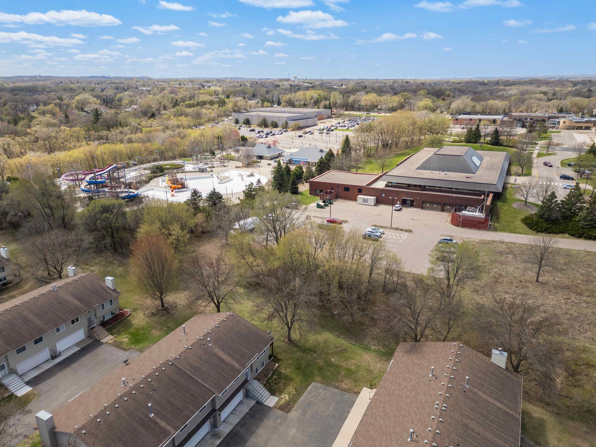 Walking distance to Eagan Library and Cascade Bay Water Park