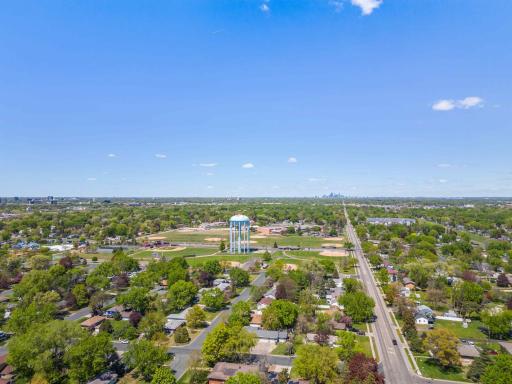 Great location. Close to parks, shopping, Mall of America, airport, highways and so much more