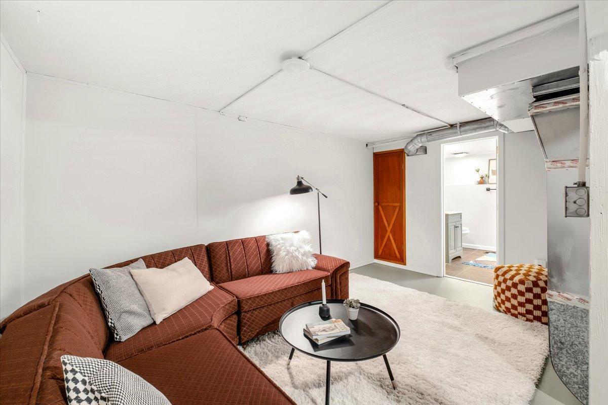 22-5324 Nokomis Ave-0026.jpg