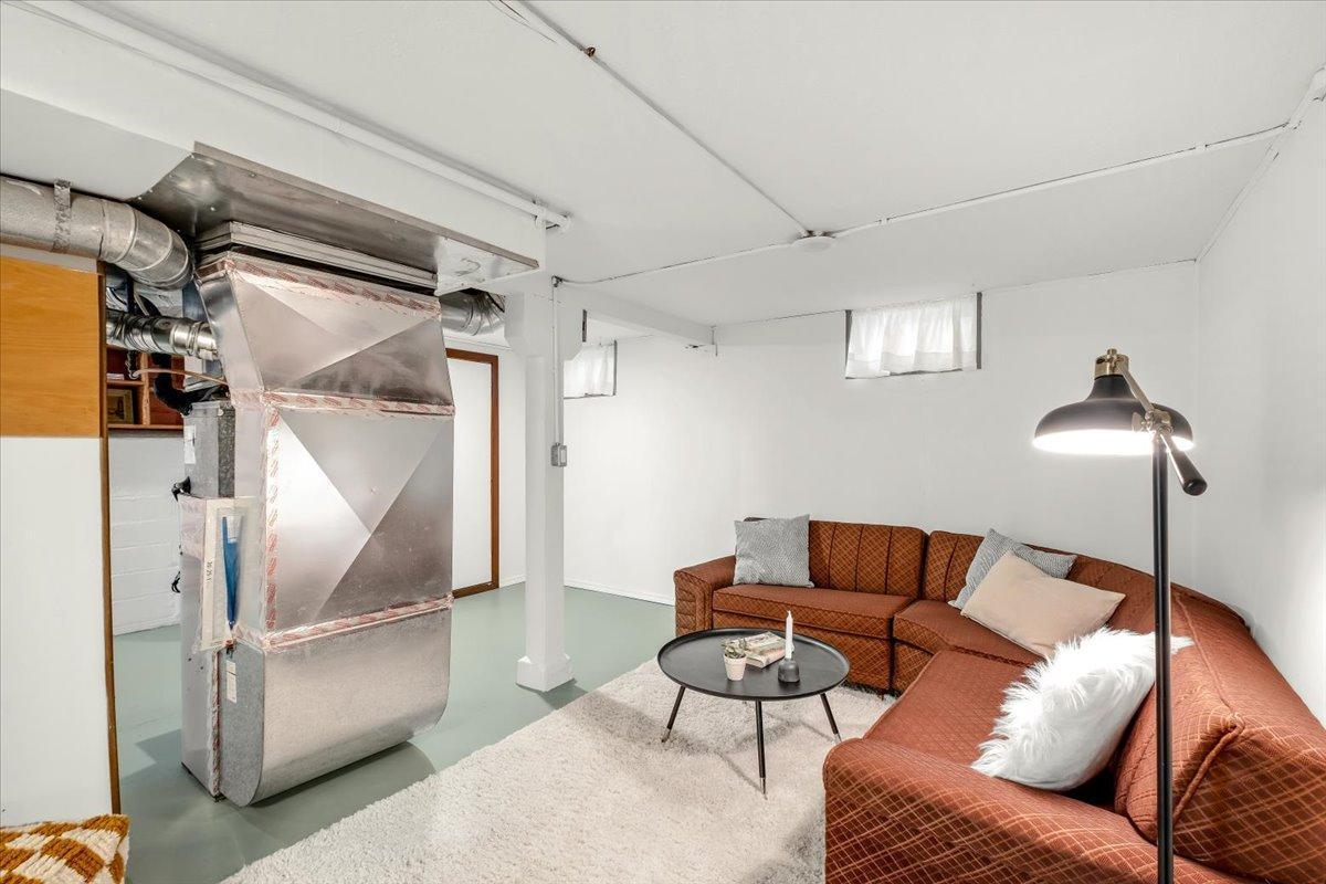 23-5324 Nokomis Ave-0027.jpg