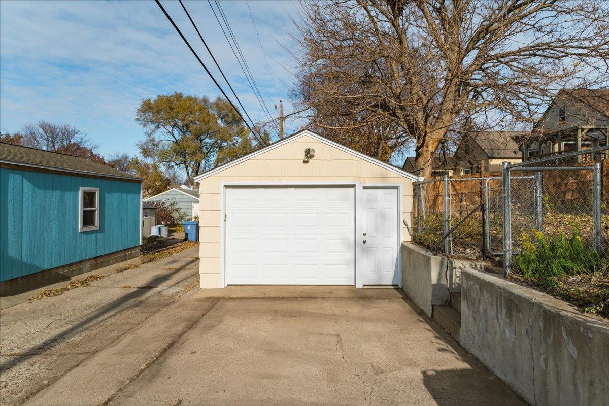 31-5324 Nokomis Ave-0008.jpg