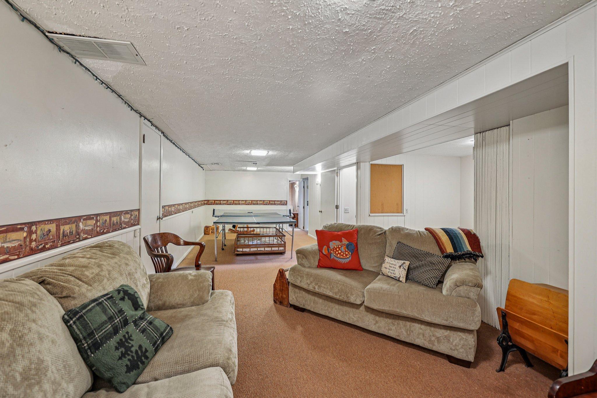 37-web-or-mls-Cedar Crest Rd-S1404-037.jpg