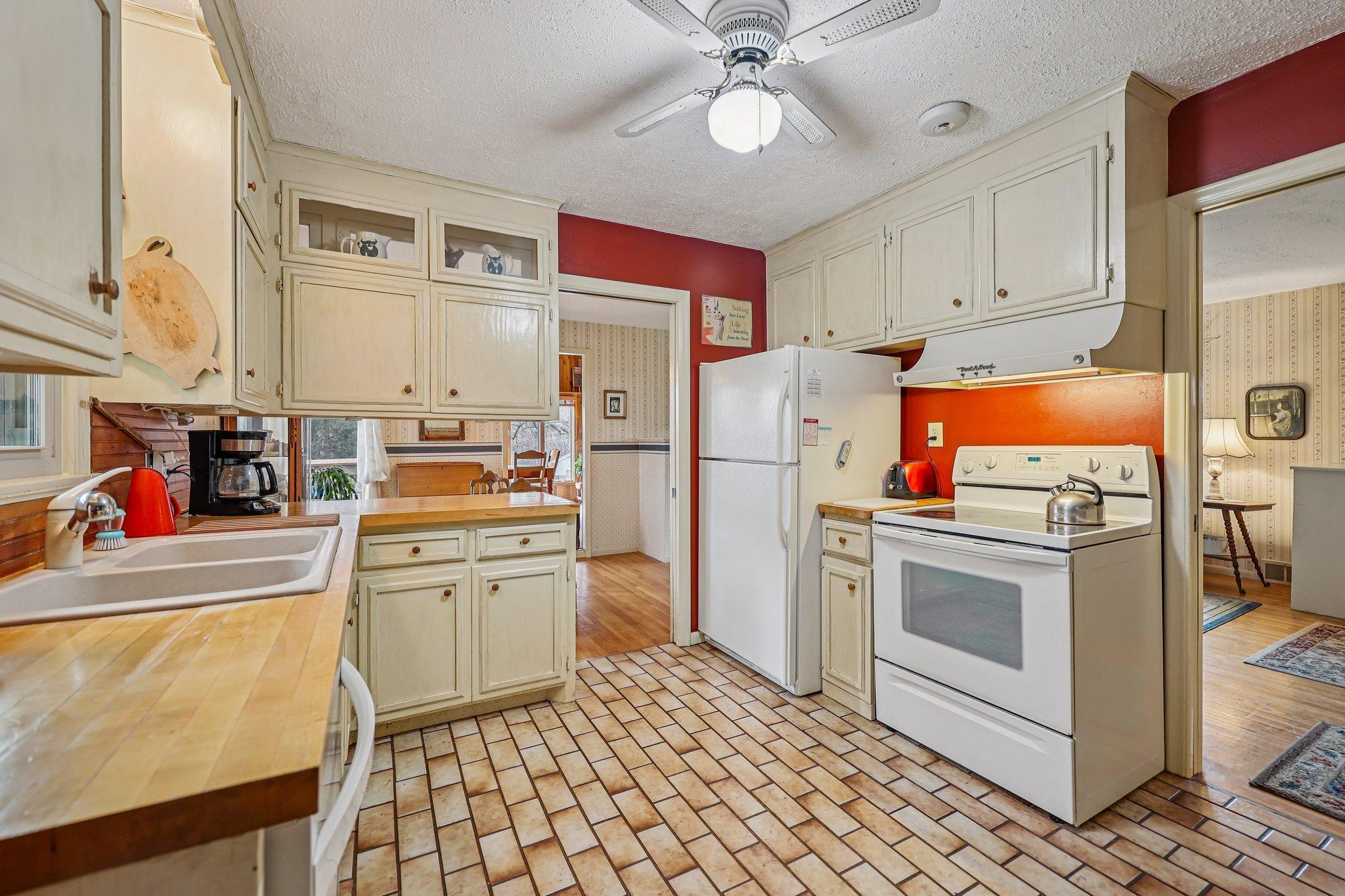 21-web-or-mls-Cedar Crest Rd-S1404-021.jpg