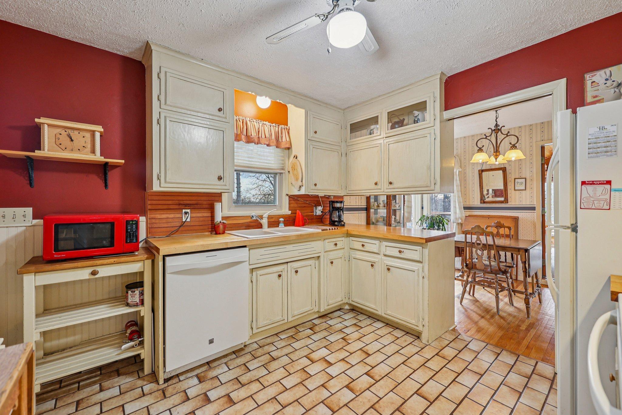 20-web-or-mls-Cedar Crest Rd-S1404-020.jpg