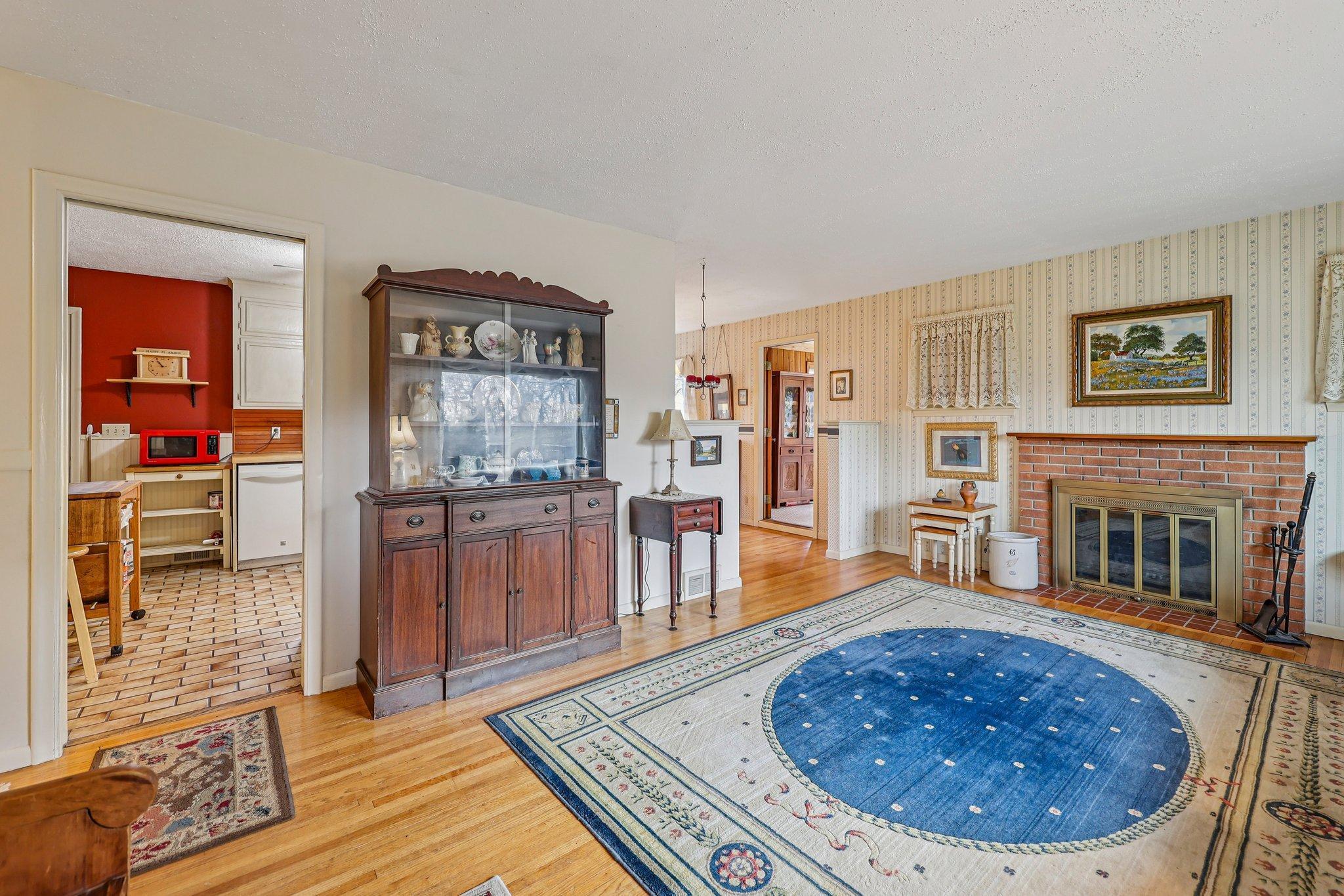 10-web-or-mls-Cedar Crest Rd-S1404-010.jpg