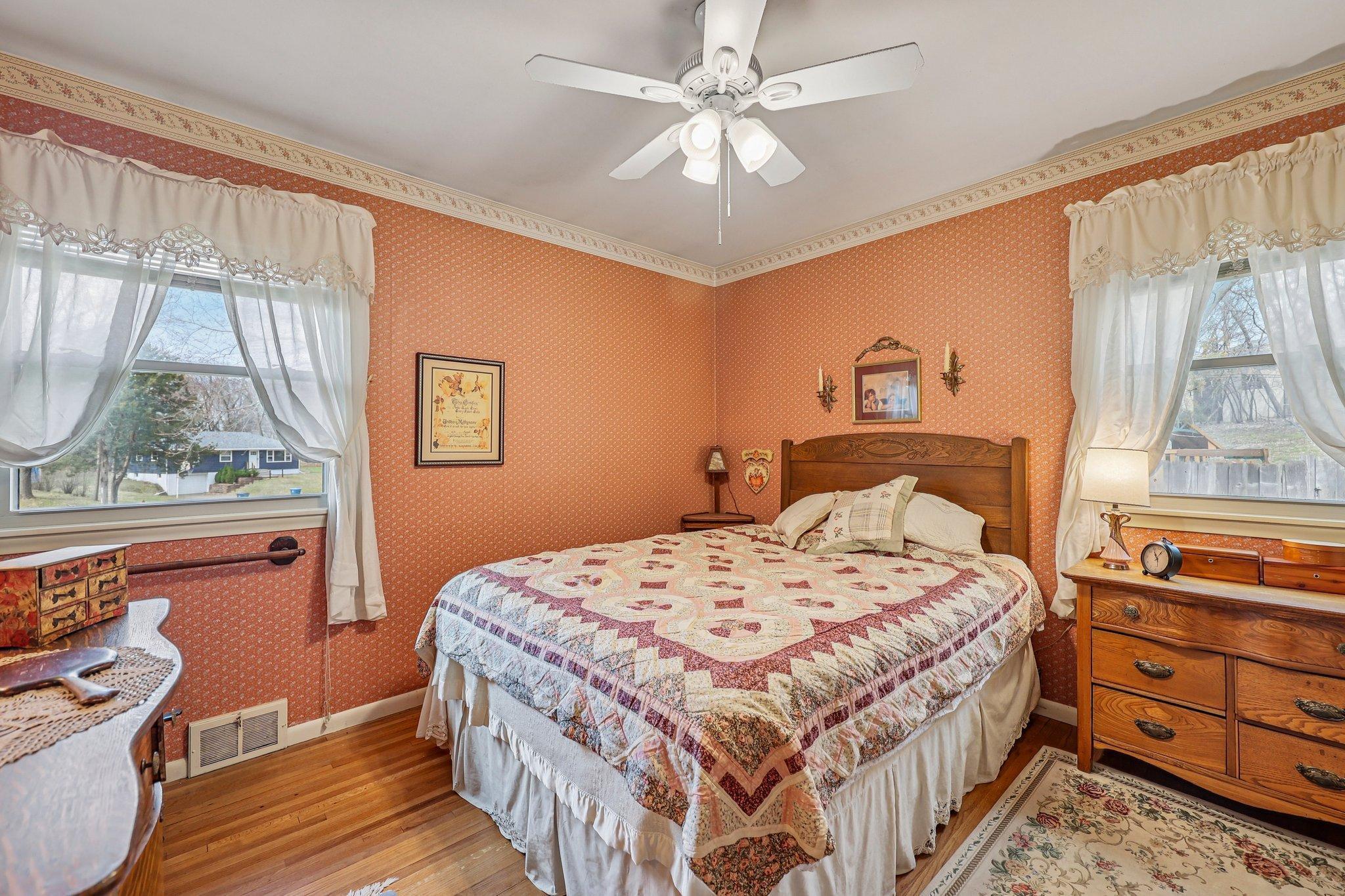 28-web-or-mls-Cedar Crest Rd-S1404-028.jpg