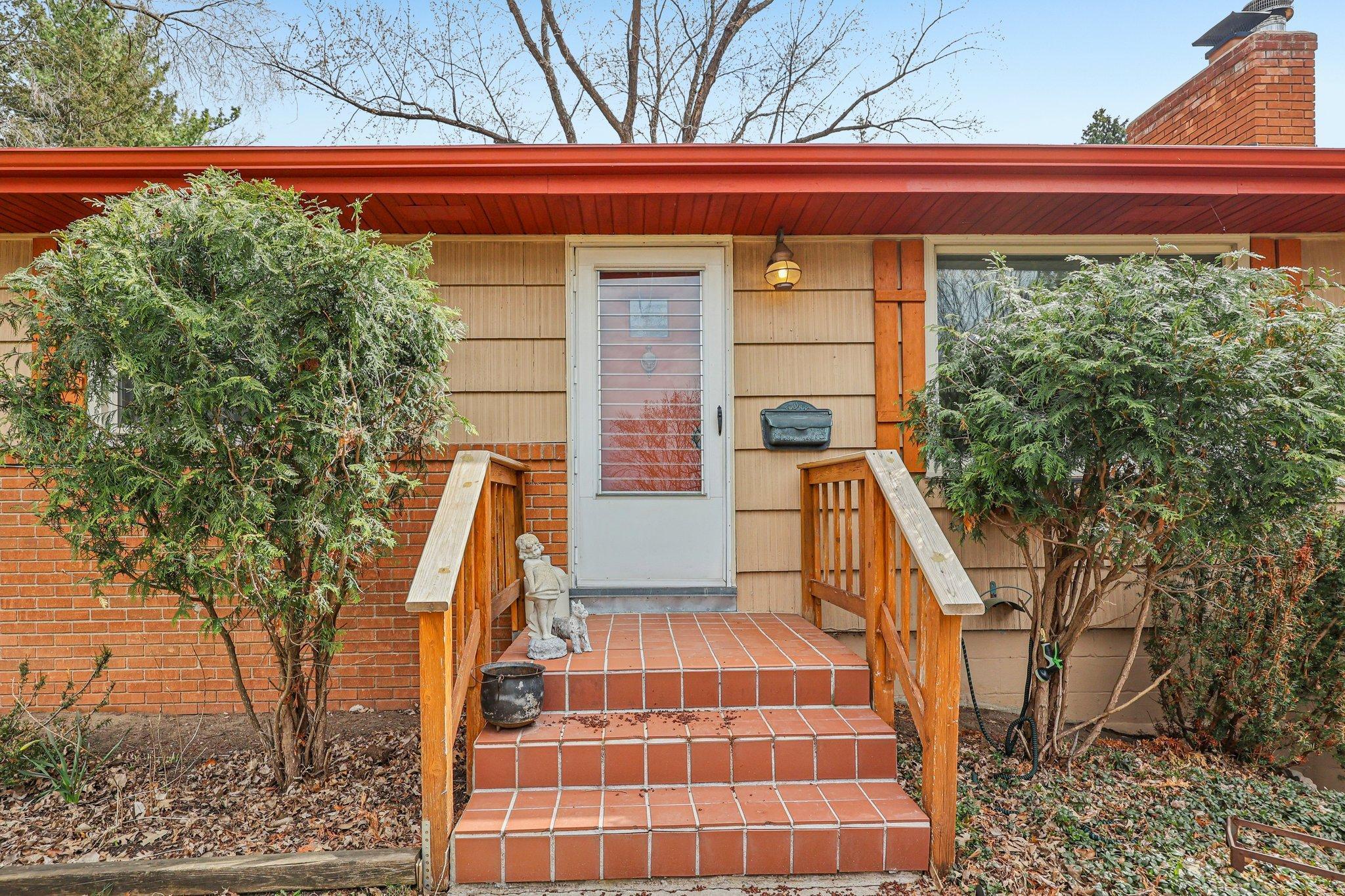 5-web-or-mls-Cedar Crest Rd-S1404-005.jpg