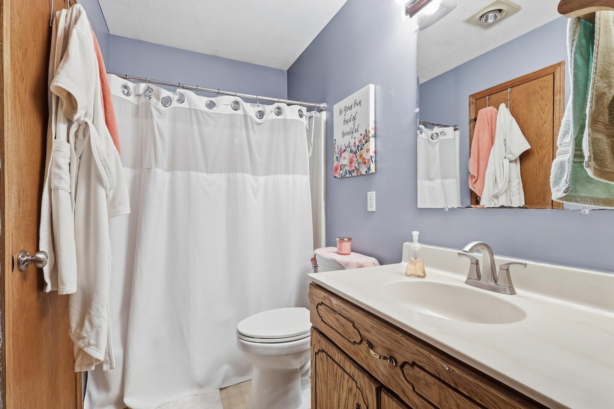 Upstairs full bathroom
