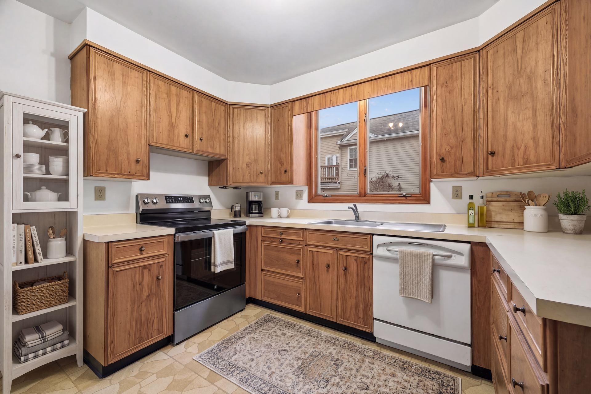 Kitchen (virtually staged)