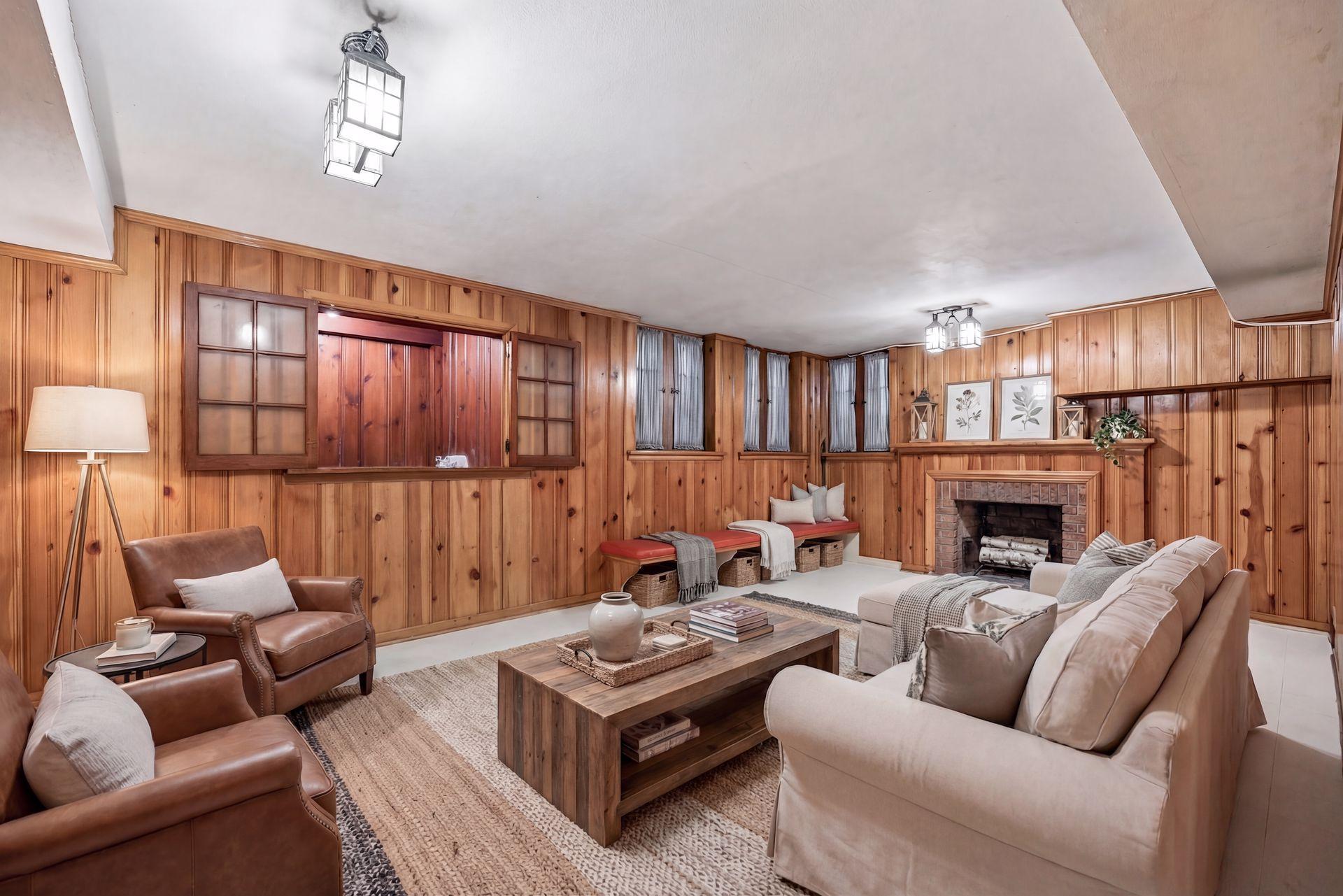 Family Room (virtually staged)