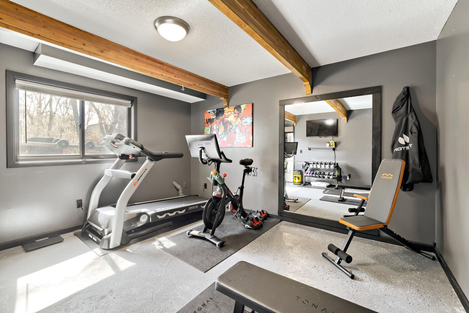 8630 215th St N - Web Quality - 015 - 09 Family Room.jpg