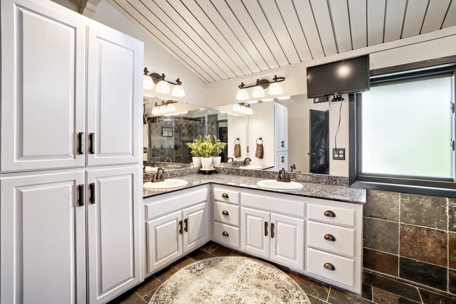 8630 215th St N - Web Quality - 021 - 15 Primary Bathroom.jpg