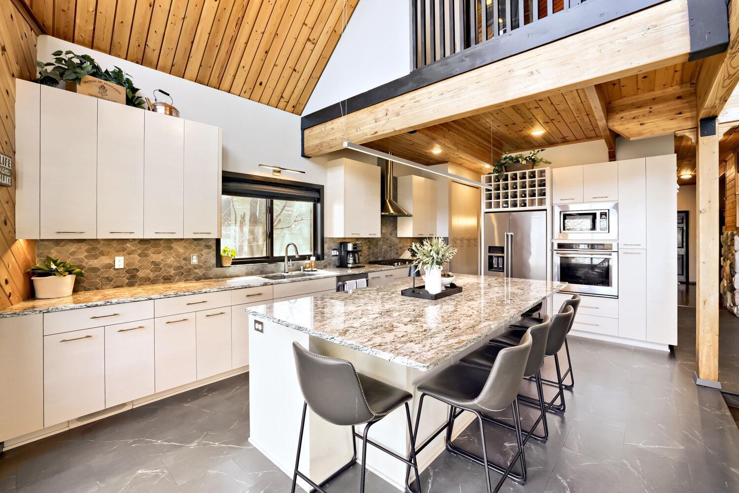 8630 215th St N - Web Quality - 013 - 07 Kitchen.jpg