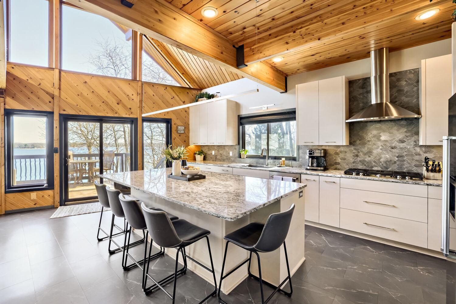 8630 215th St N - Web Quality - 014 - 08 Kitchen.jpg