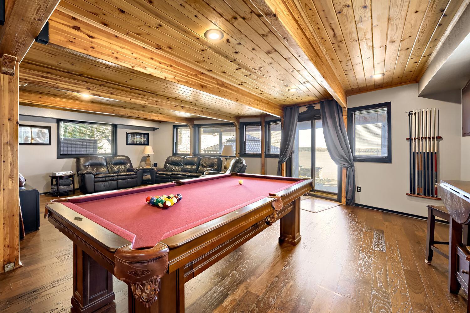 8630 215th St N - Web Quality - 016 - 10 Family Room.jpg