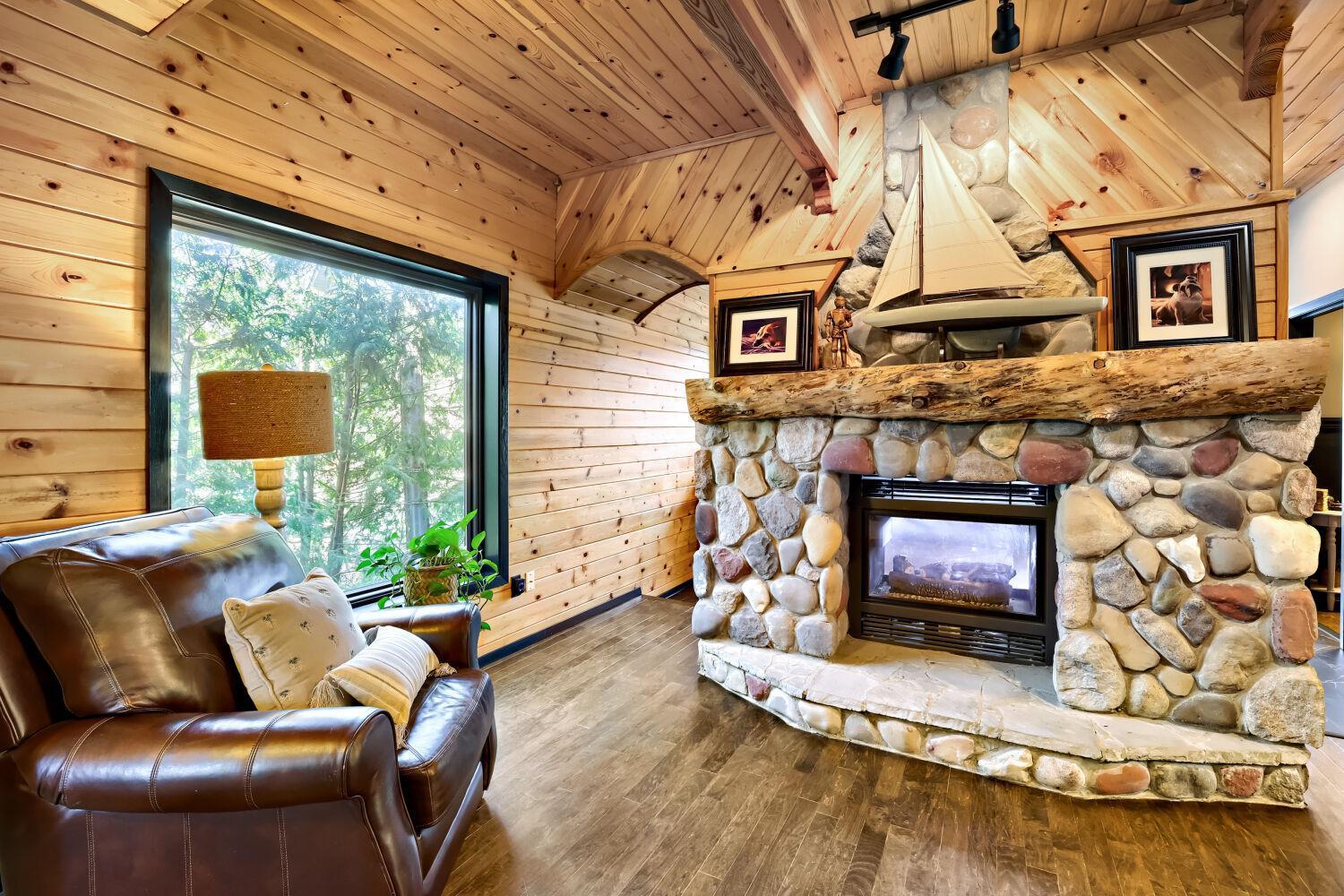 8630 215th St N - Web Quality - 017 - 11 Family Room.jpg