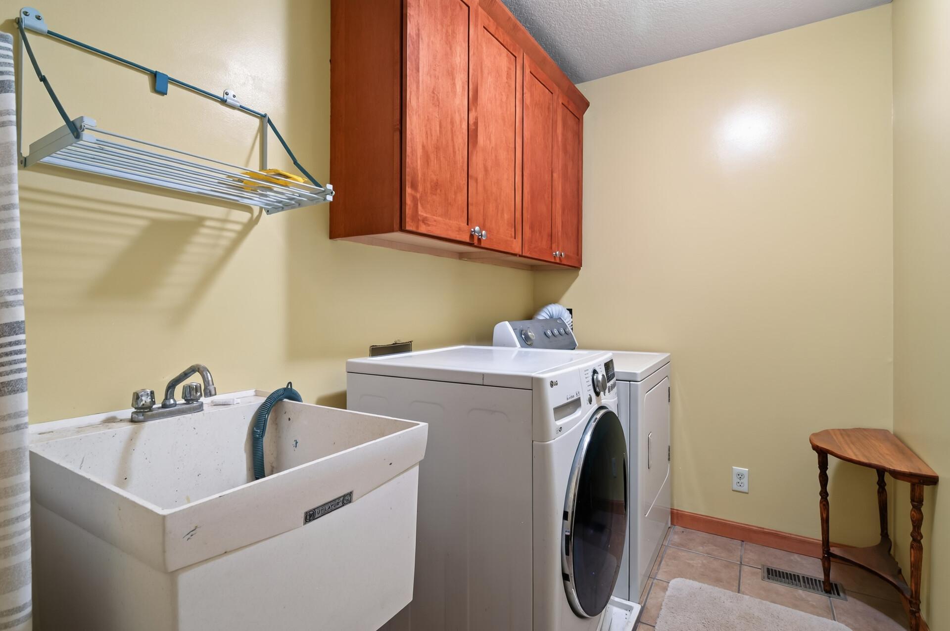 Upper level 2nd floor laundry where it should be with all 3 bedrooms.