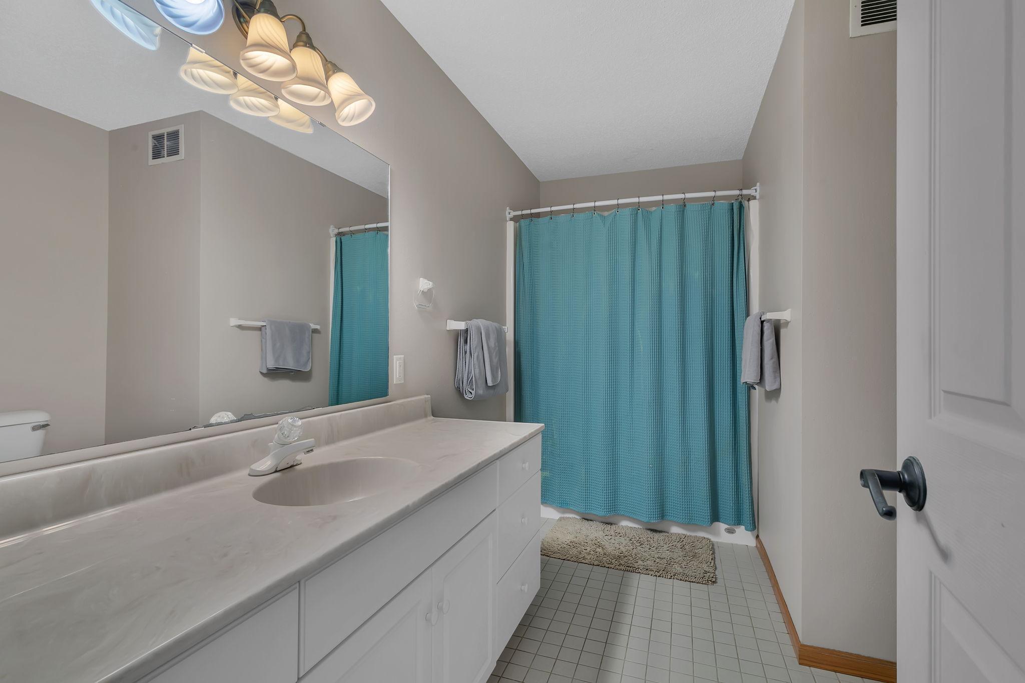 Upper level full bathroom