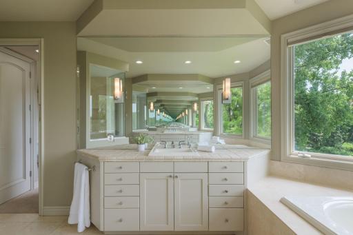 A spa-like bath where the outdoors becomes part of the experience.
