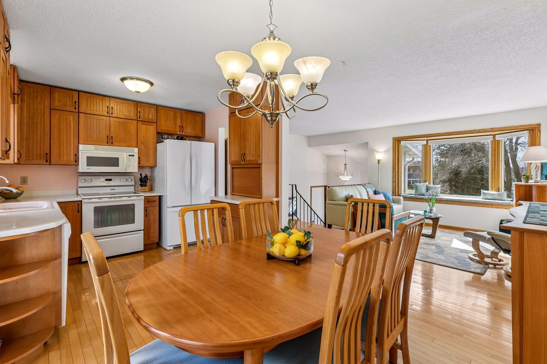 Functional & bright home that's been loved & well-maintained!