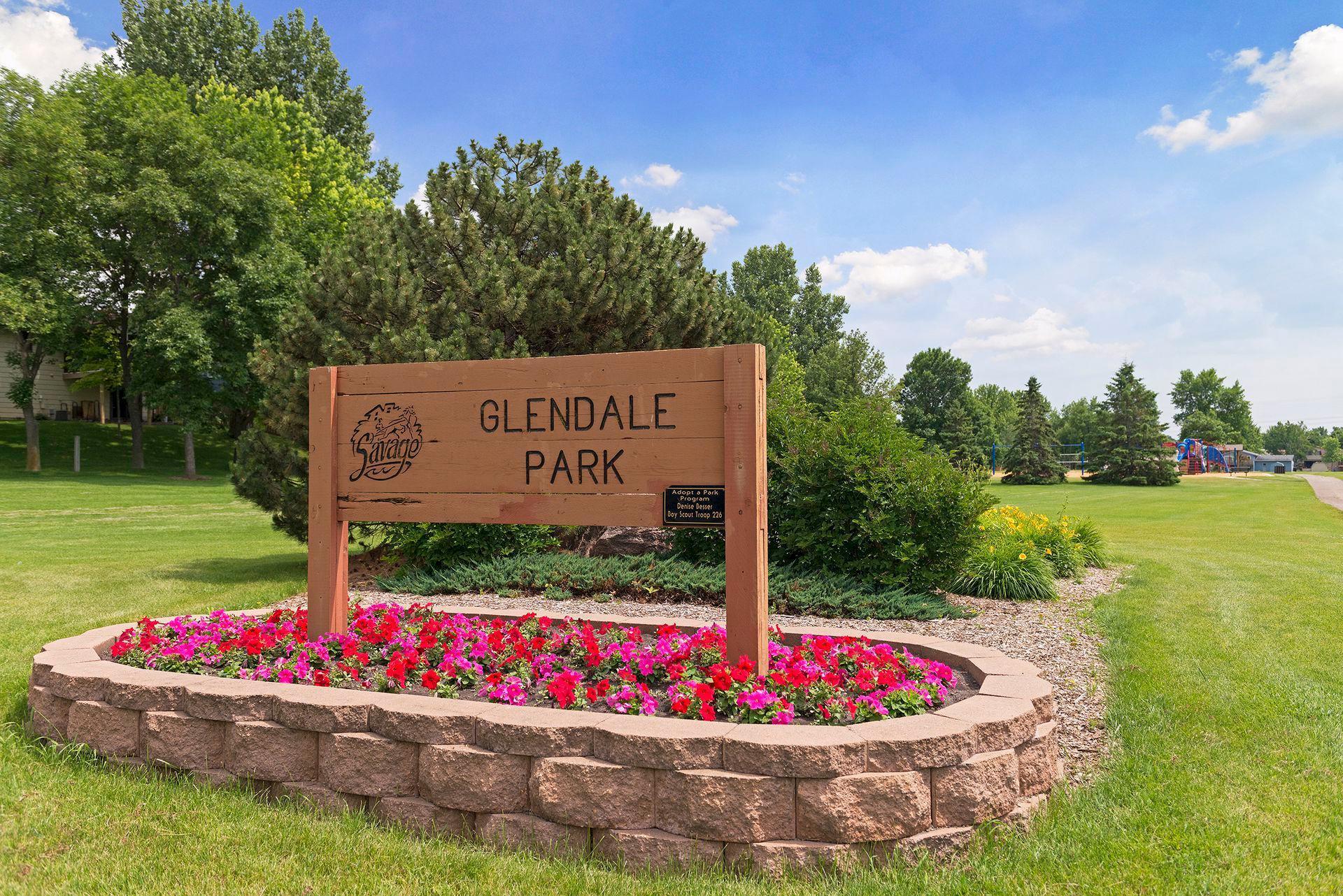 A short walk to neighboring Glendale Park!
