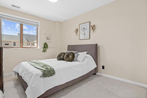2710 Red Splendor Circle E, Saint Paul, MN 55119