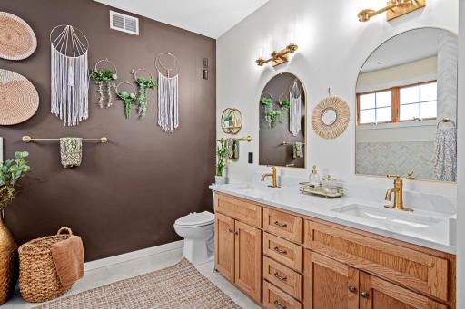 2710 Red Splendor Circle E, Saint Paul, MN 55119