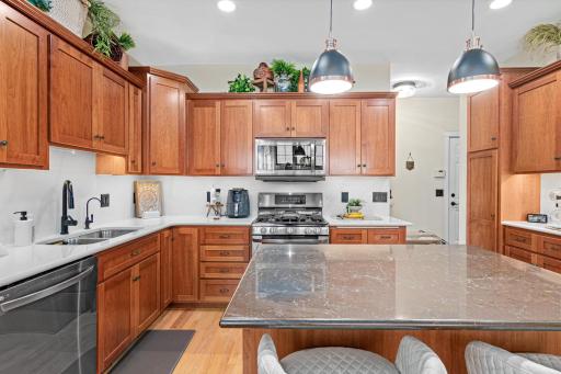2710 Red Splendor Circle E, Saint Paul, MN 55119