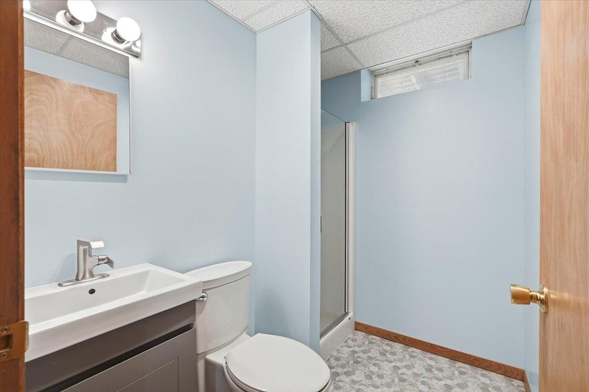 15-Bathroom 2.jpg