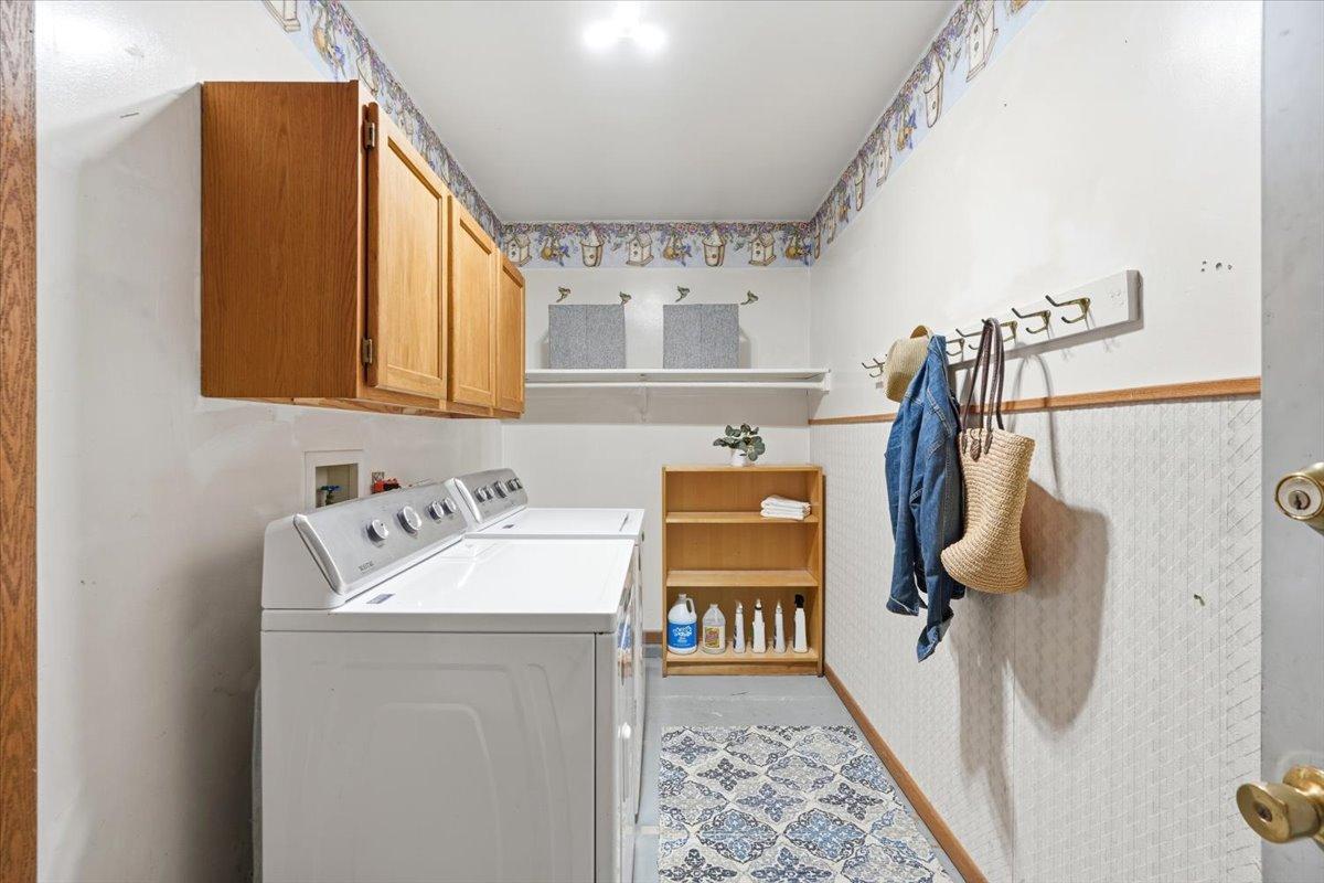16-Laundry Room.jpg
