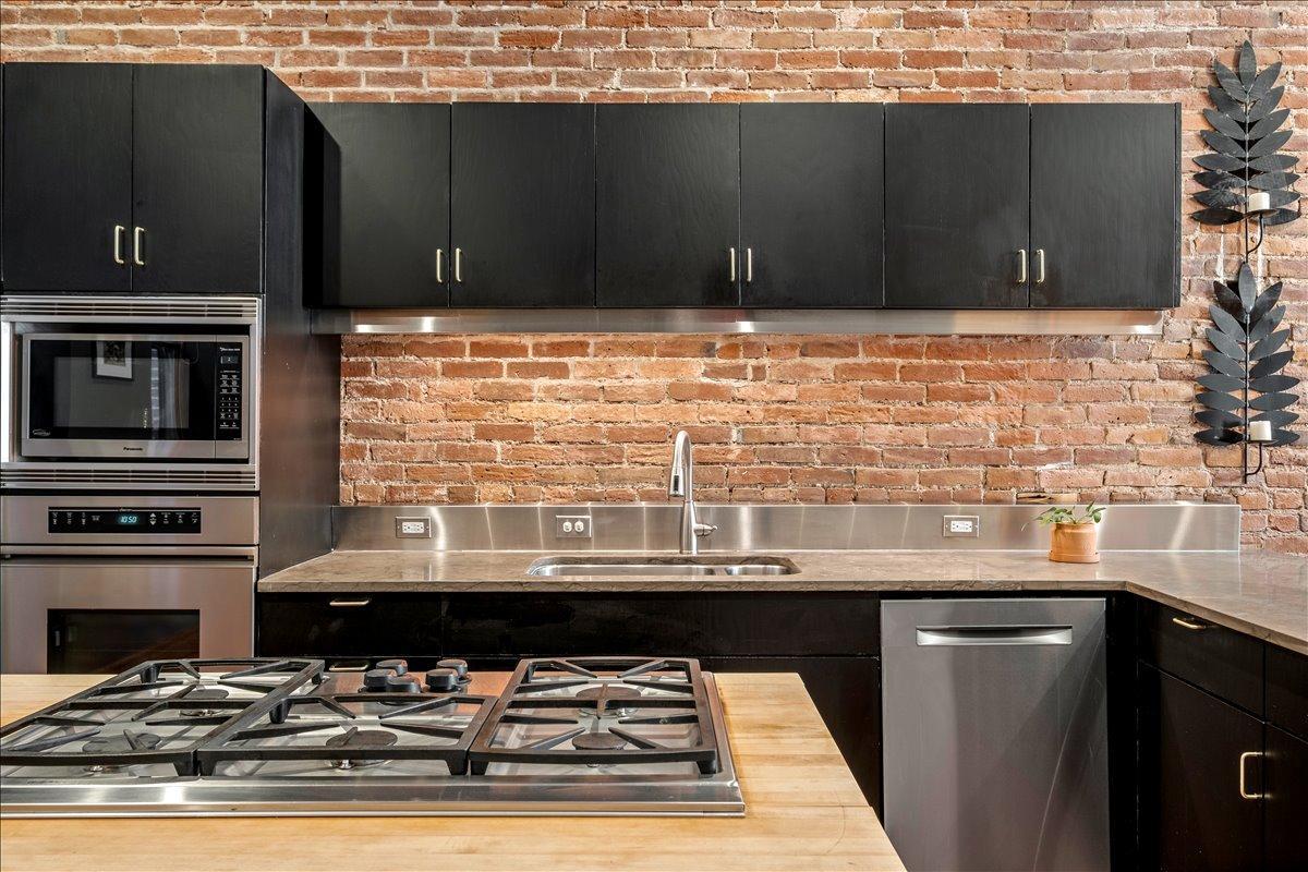 Kitchen with great features