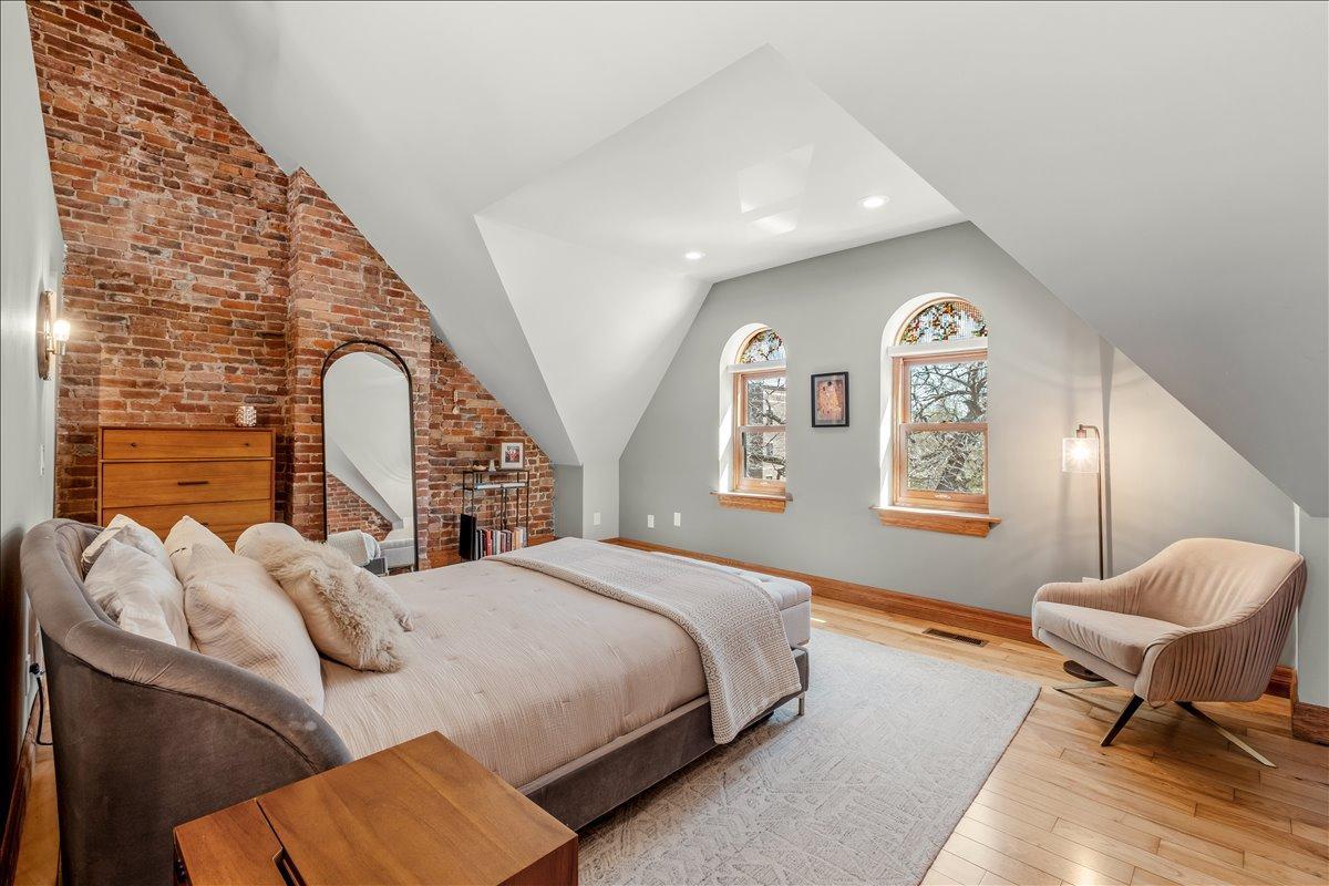 Primary Suite shows off here