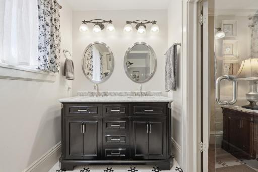 Ensuite bathroom with double vanity cabinet.