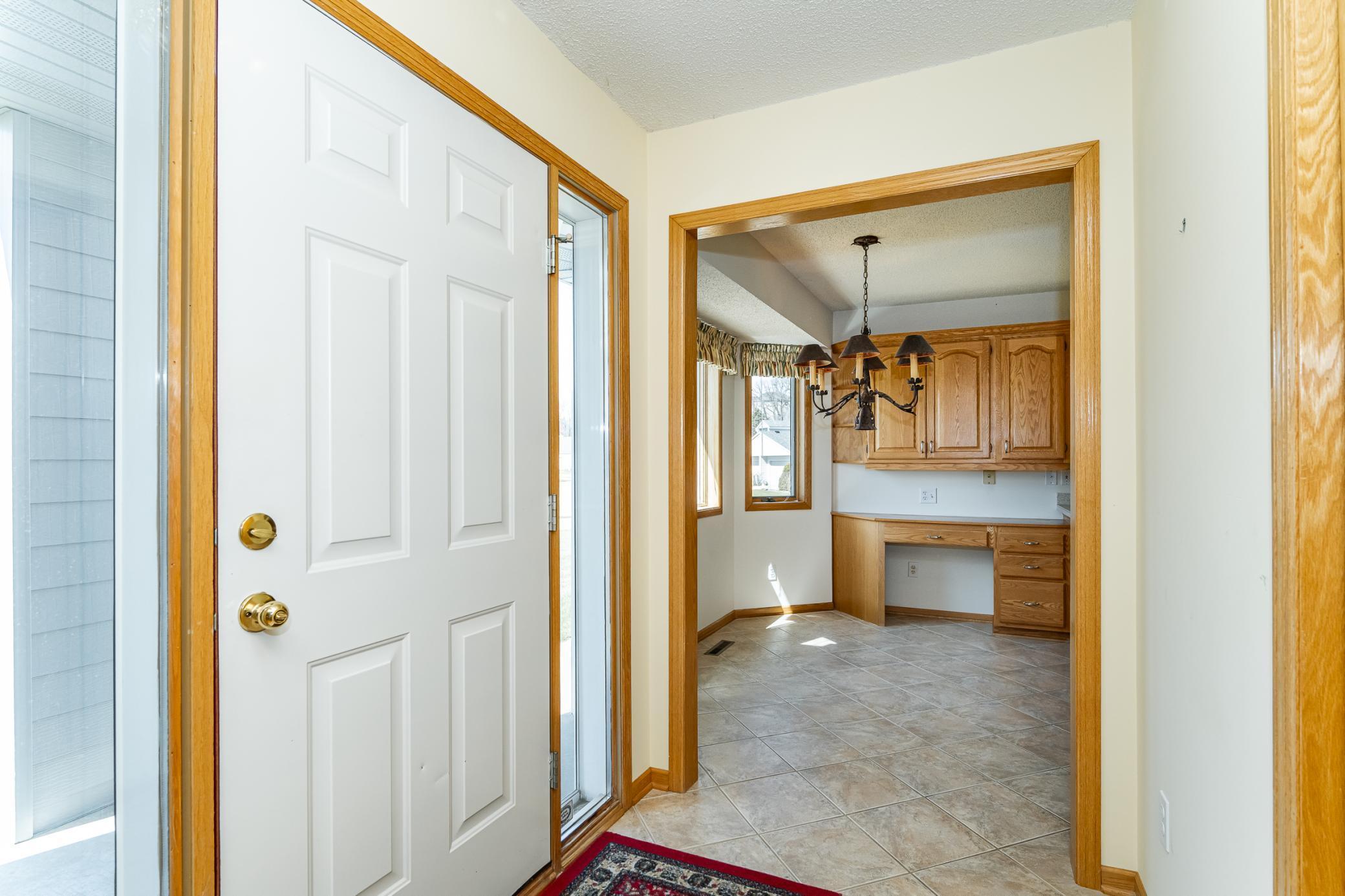 Foyer/Breakfast Nook
