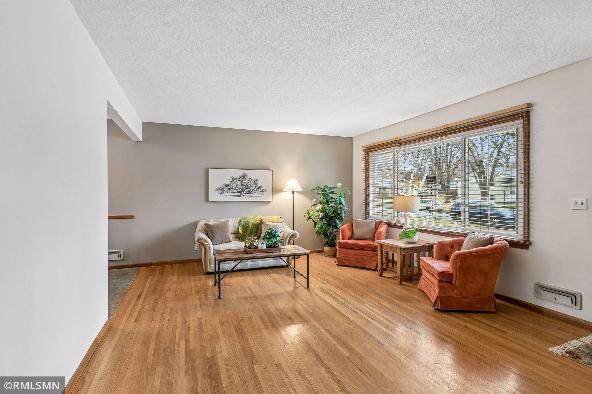 A wall full of windows=TONS of natural light