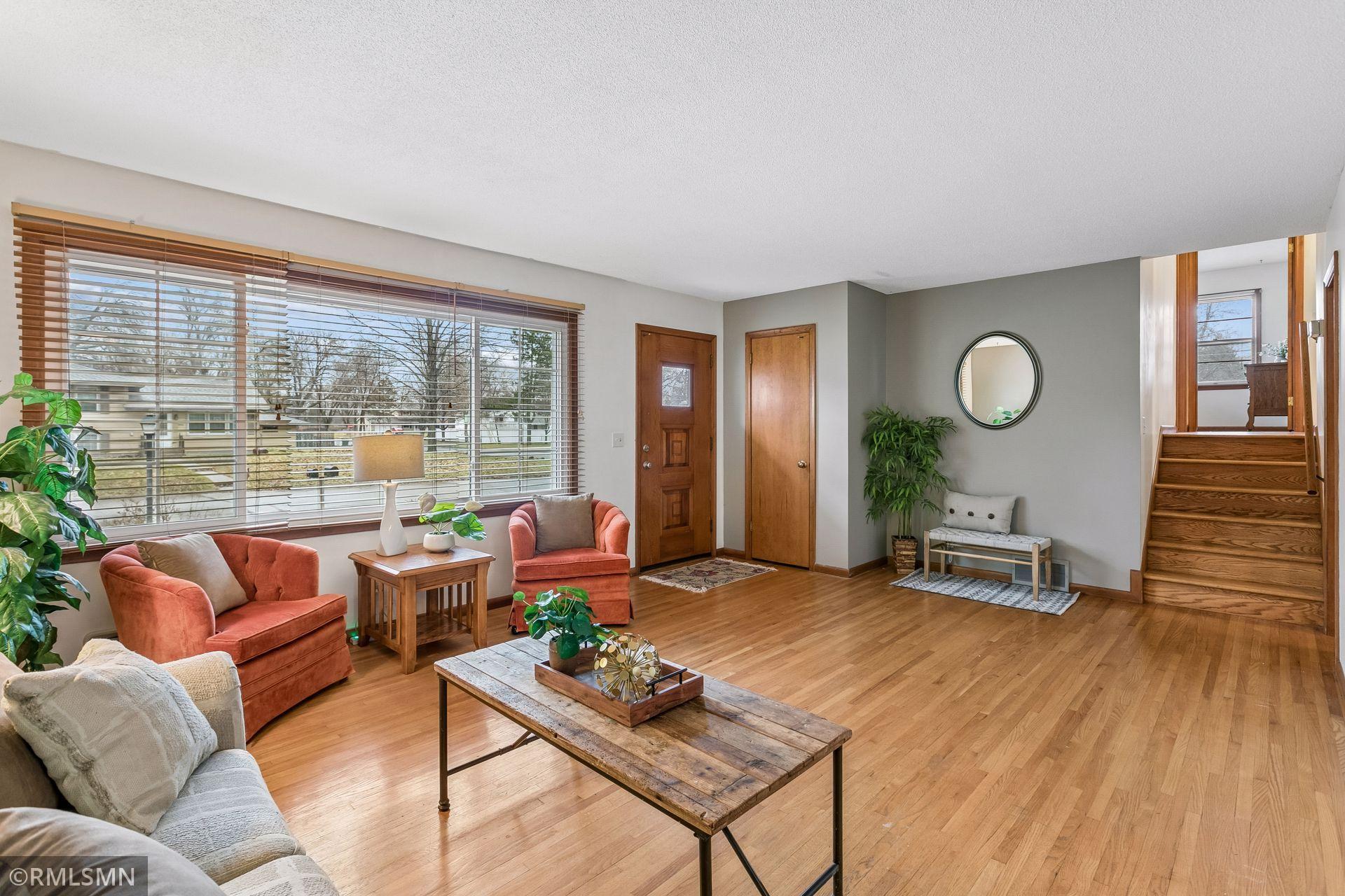 Front entry w/coat closet