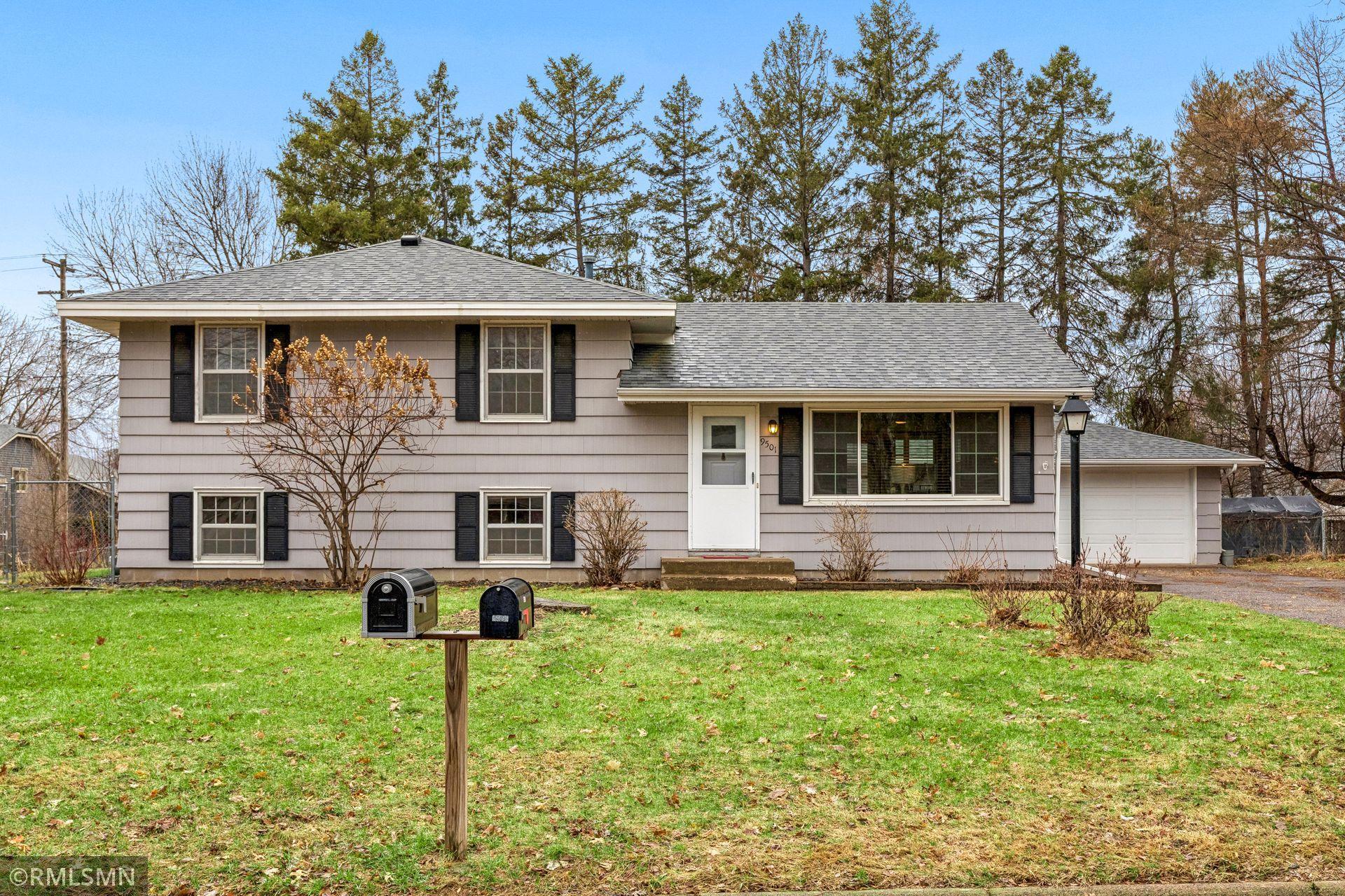 4 bedroom home w/desirable 3 level split floorplan