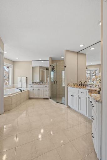 75-web-or-mls-25665 W Comfort Dr Interior-63.jpg