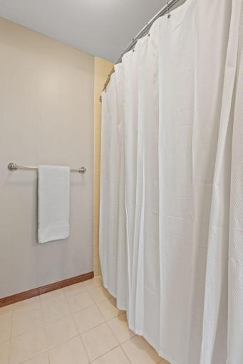 90-web-or-mls-25665 W Comfort Dr Interior-78.jpg