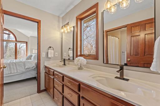 88-web-or-mls-25665 W Comfort Dr Interior-76.jpg