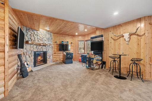 101-web-or-mls-25665 W Comfort Dr Interior-89.jpg