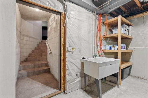 109-web-or-mls-25665 W Comfort Dr Interior-97.jpg
