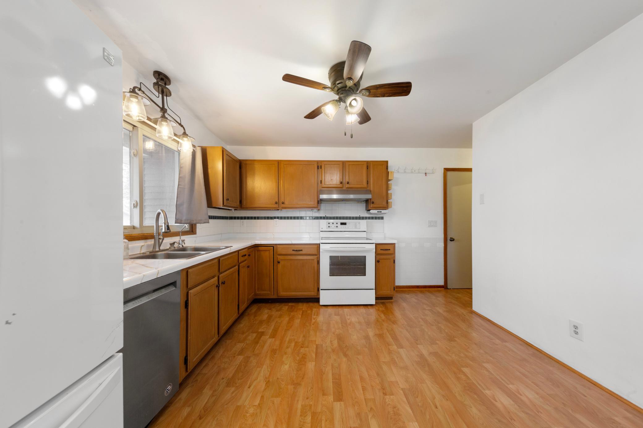 15 Kitchen_dining.jpg