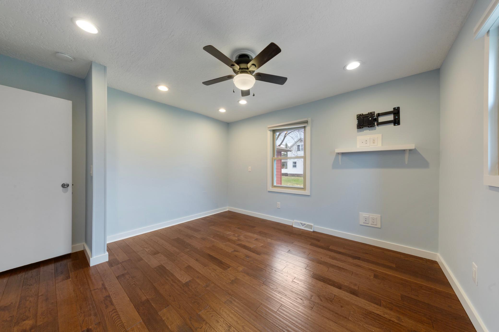 28 Main bedroom (1).jpg