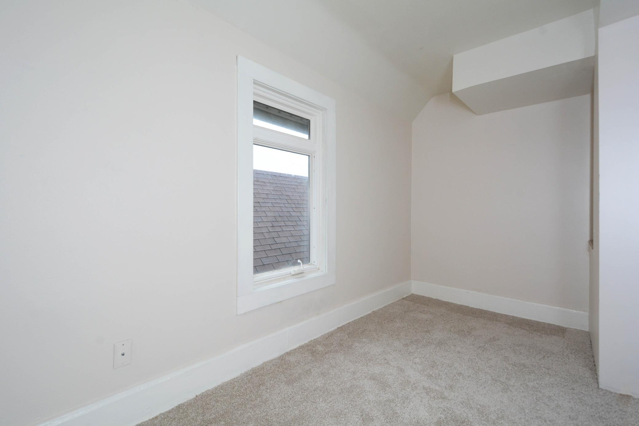 397 Burgess St 16.jpg