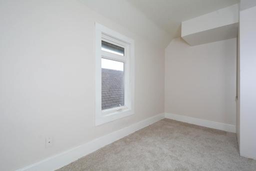 397 Burgess St 16.jpg