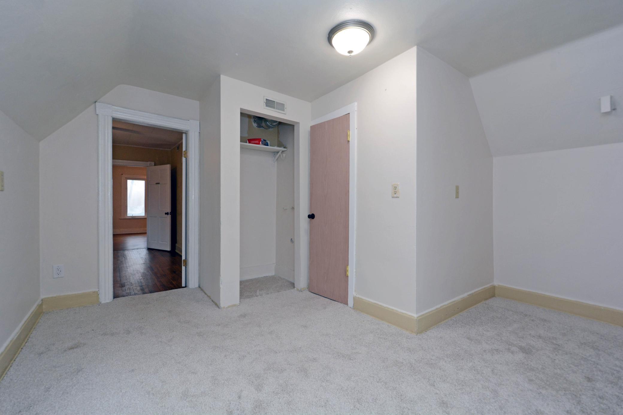 397 Burgess St 18.jpg